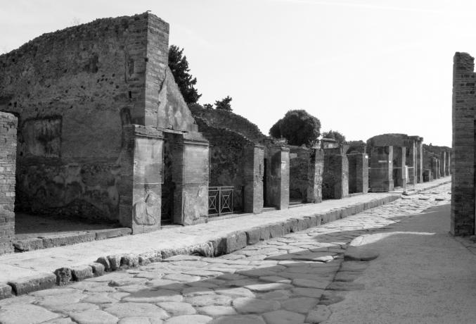 Discover Pompeii and Amalfi coast on a full day trip from Naples